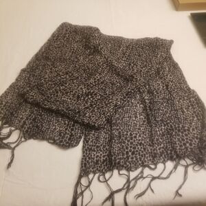 Lightweight Scarf Cheetah Print Grey with Black Spots